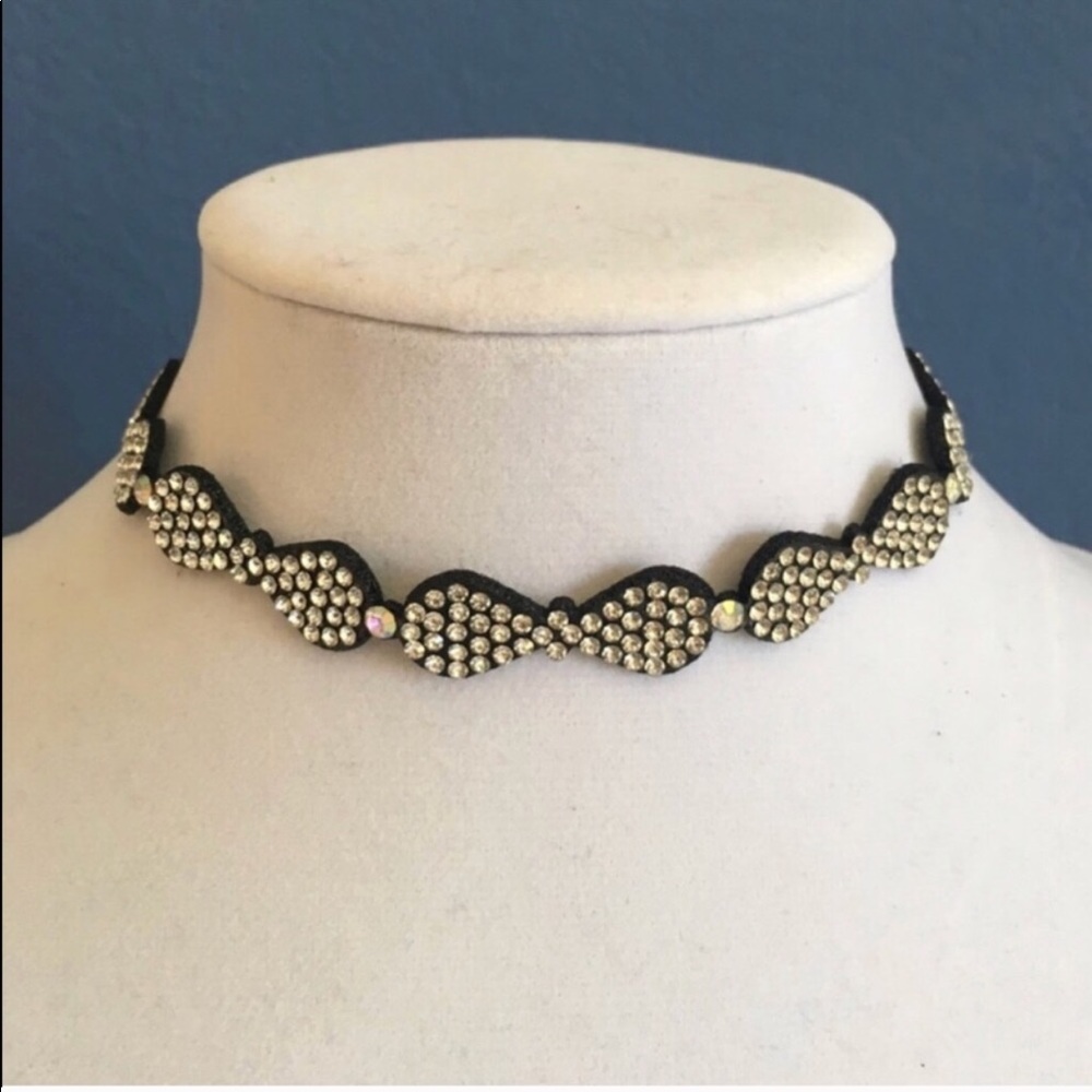 🆕 Bow Shaped Choker